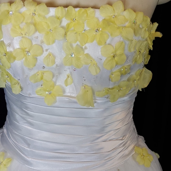 White ballgown style tulle prom dress, 4, yellow - Picture 2 of 9